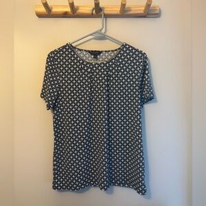 Women’s Black And White Banana Republic Top